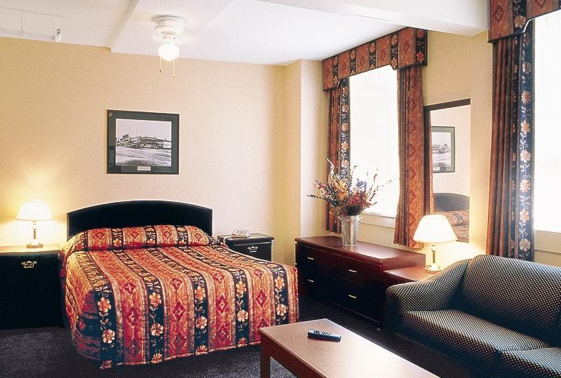 Howard Johnson By Wyndham Vancouver Downtown Экстерьер фото