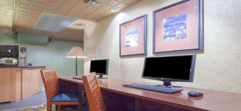 Howard Johnson By Wyndham Vancouver Downtown Экстерьер фото