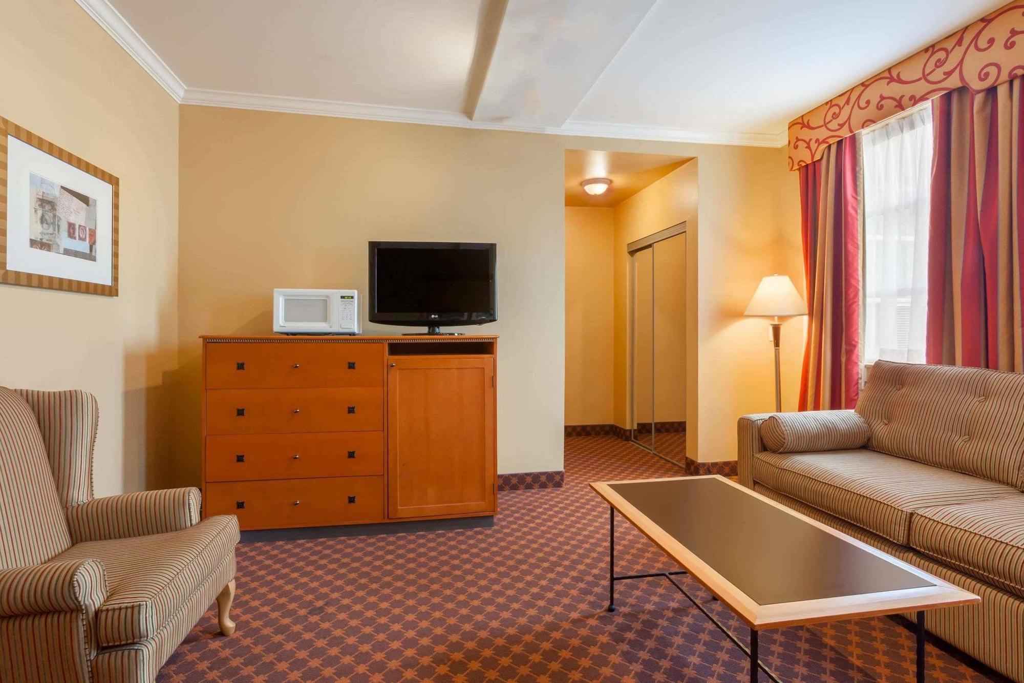 Howard Johnson By Wyndham Vancouver Downtown Экстерьер фото