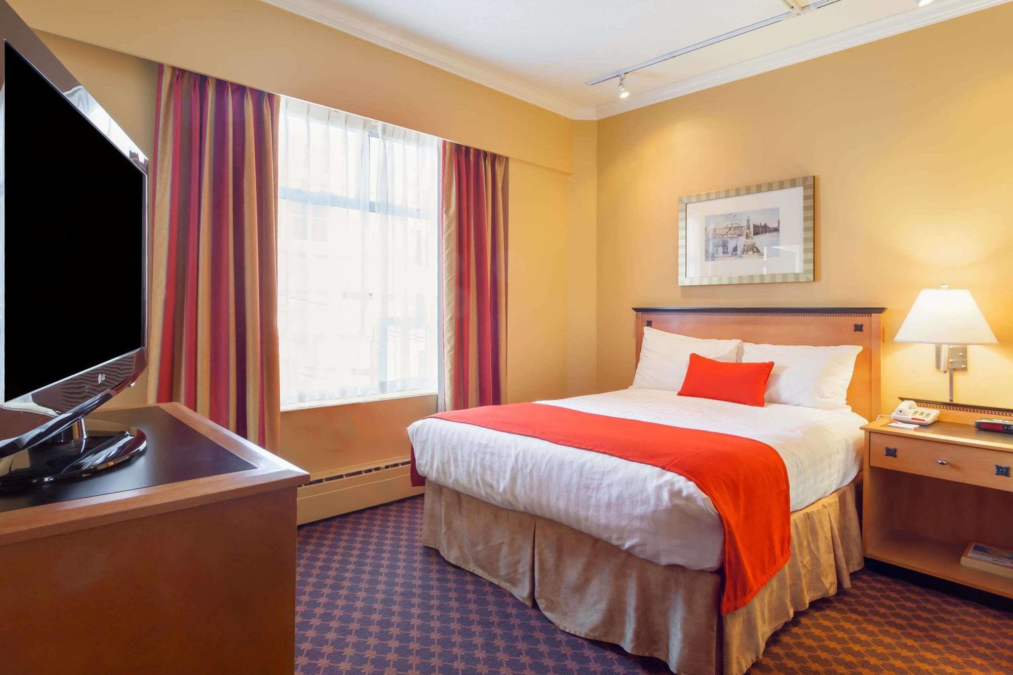 Howard Johnson By Wyndham Vancouver Downtown Экстерьер фото