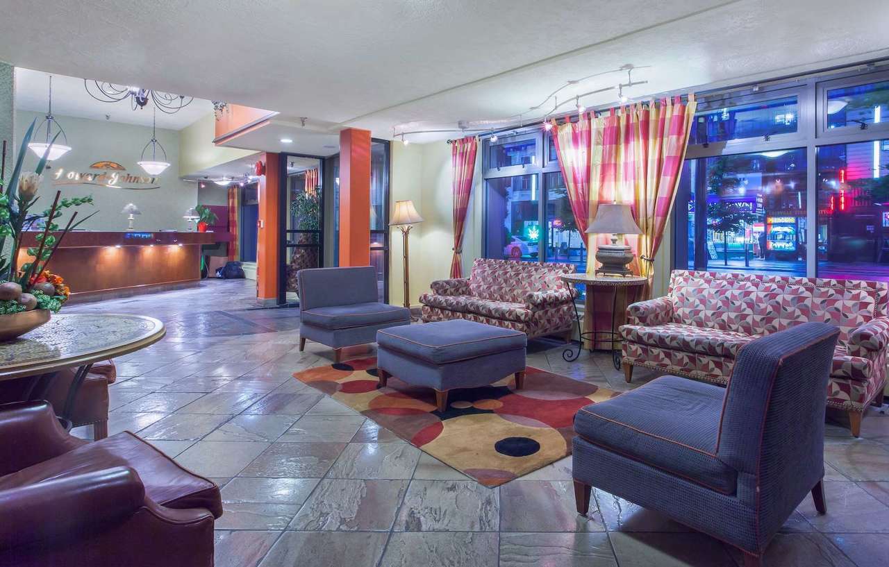 Howard Johnson By Wyndham Vancouver Downtown Экстерьер фото